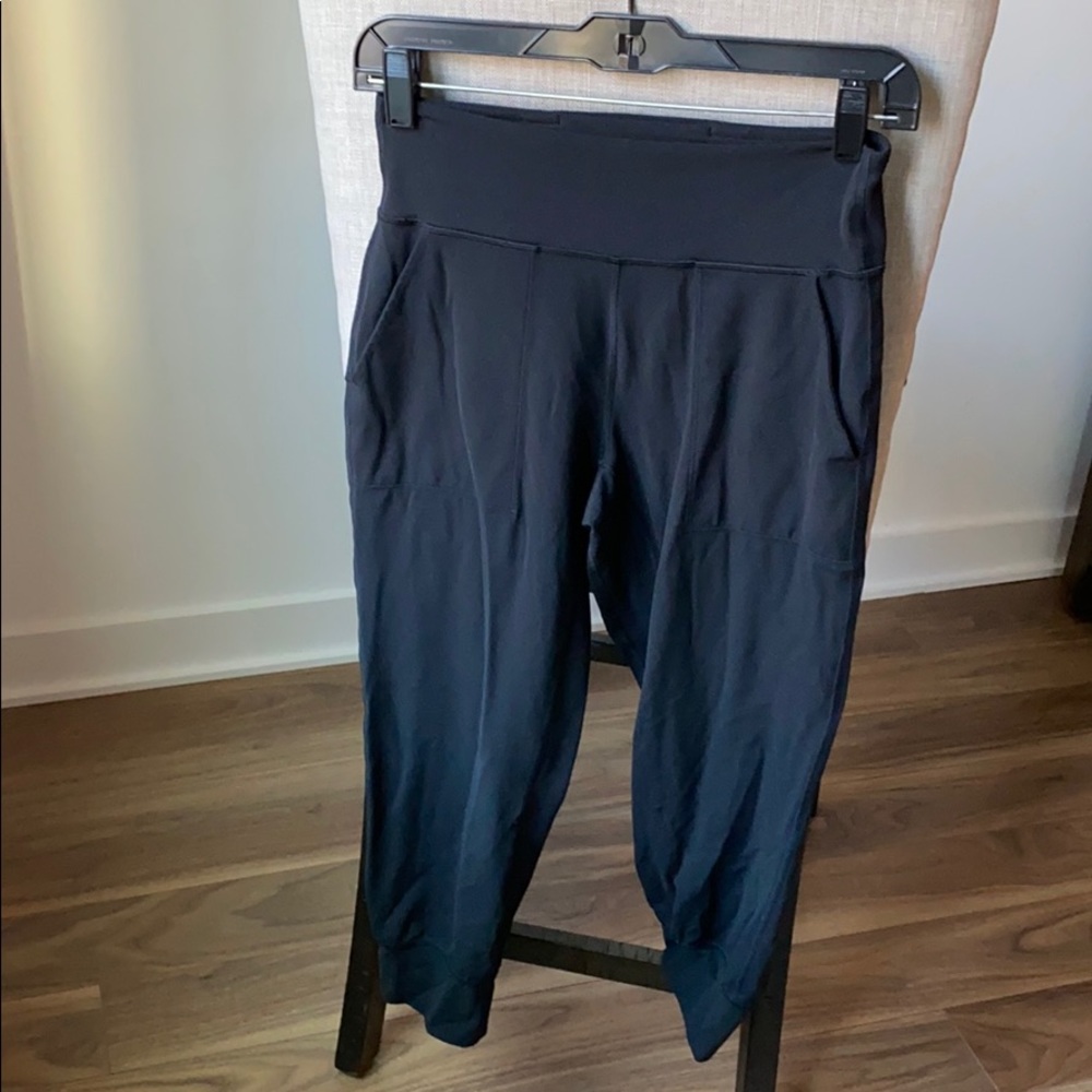 Lululemon Athletica Cropped Align Joggers